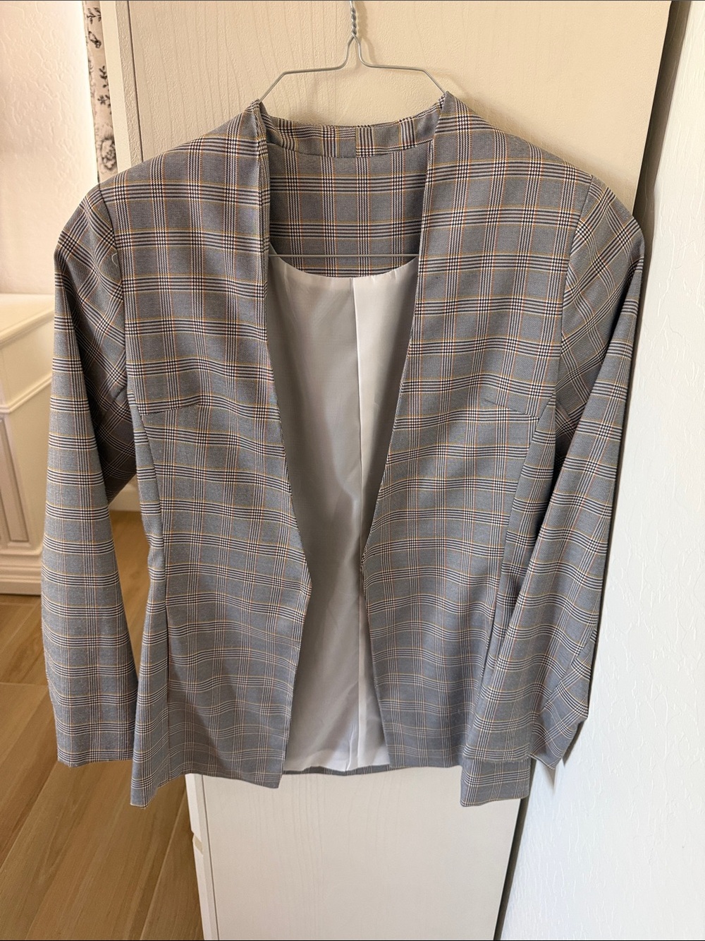 Plaid Open Front Women's Blazer in Gray with Tan Windowpane